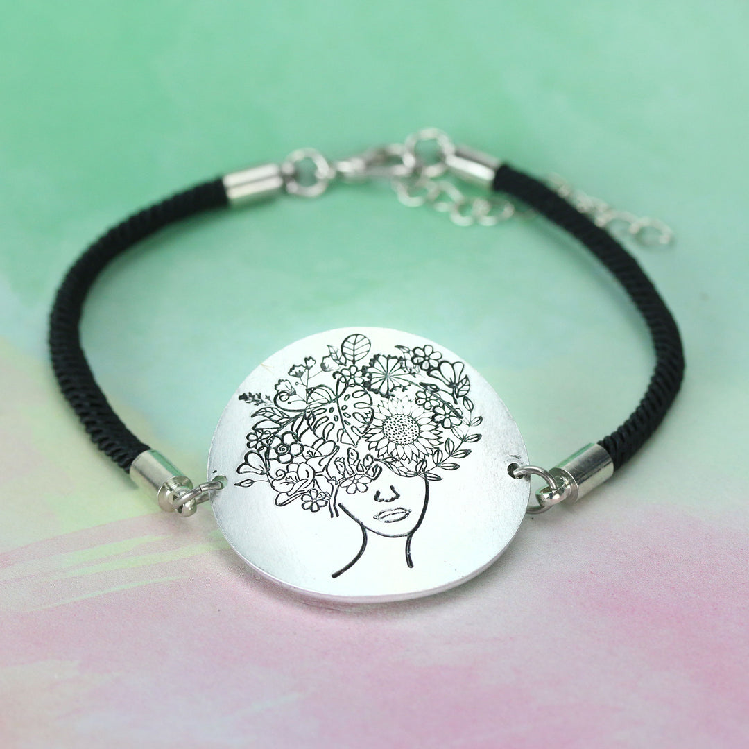Head / Face Looking Forward, Tilting Right Metal Design Stamp, 11mm - Beaducation Original